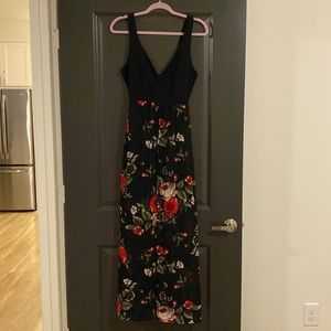 MOVING SALE - Floral Dress 🌹